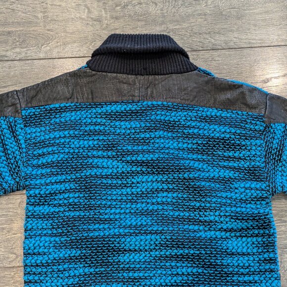 Vintage First Class Blue/Black Pattern Chunky Knit Sweater Ski Après Medium - Picture 14 of 15